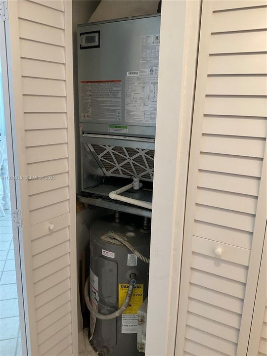 待售: $190,000 (2 贝兹, 2 浴室, 1025 平方英尺)