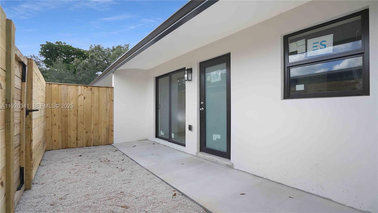 出租: $2,300 (1 贝兹, 1 浴室, 2459 平方英尺)