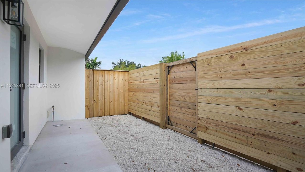 出租: $2,300 (1 贝兹, 1 浴室, 2459 平方英尺)