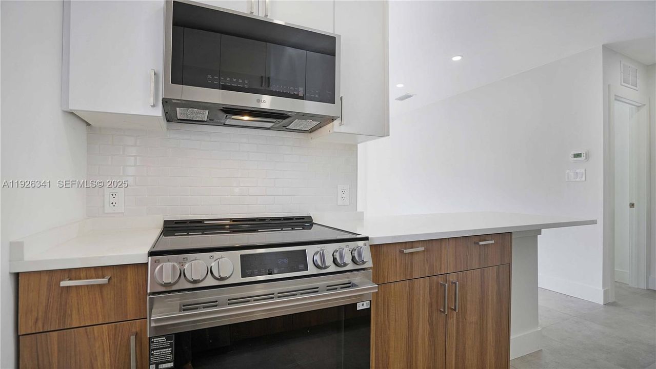 出租: $2,300 (1 贝兹, 1 浴室, 2459 平方英尺)