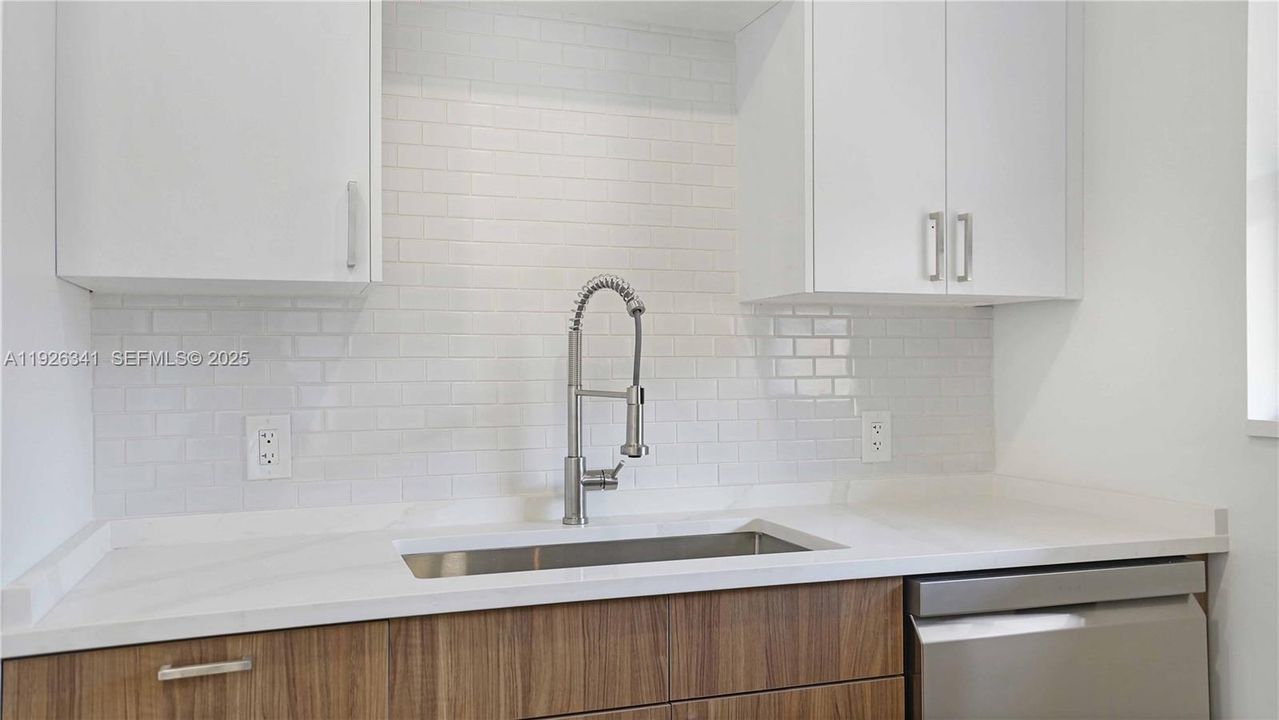 出租: $2,300 (1 贝兹, 1 浴室, 2459 平方英尺)