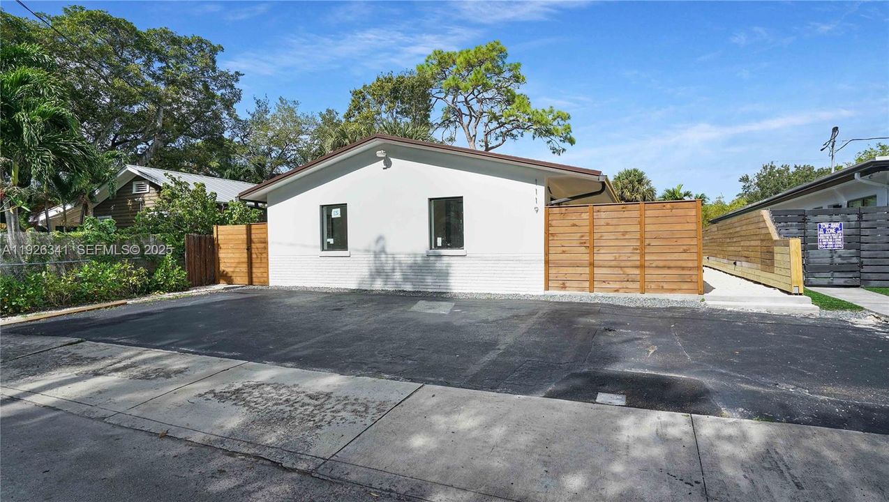 出租: $2,300 (1 贝兹, 1 浴室, 2459 平方英尺)