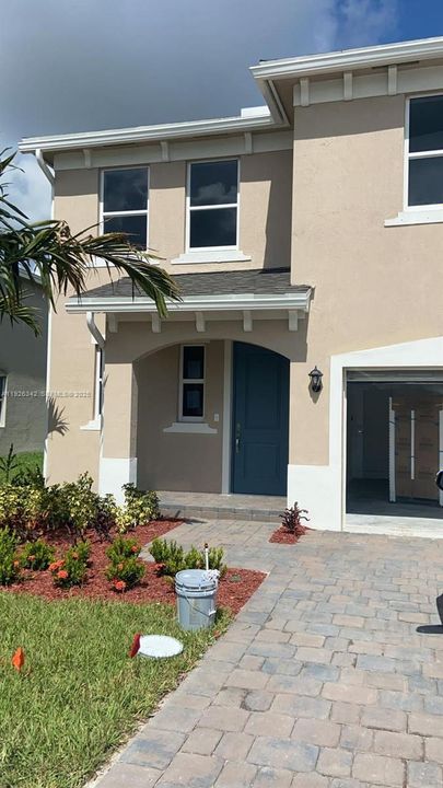 For Rent: $3,850 (4 beds, 2 baths, 2980 Square Feet)