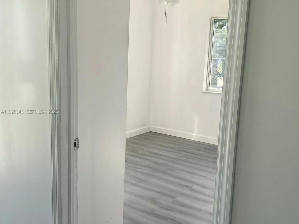 В аренду: $2,599 (3 спален, 1 ванн, 840 Квадратных фут)