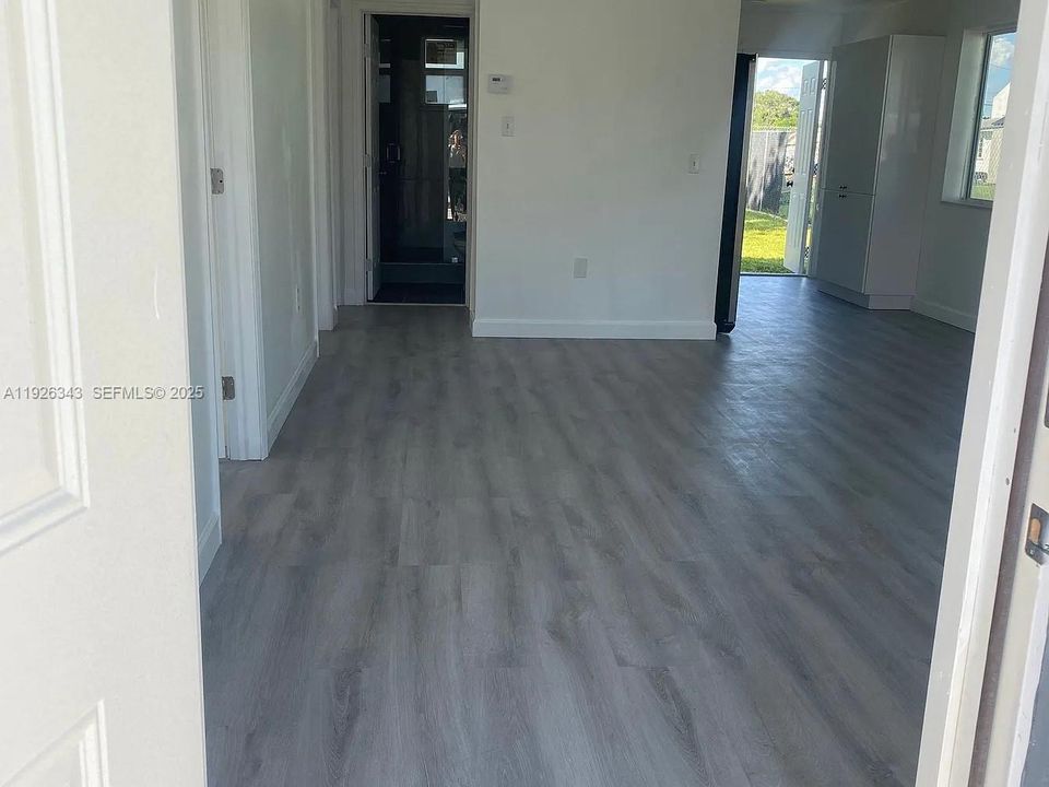 В аренду: $2,599 (3 спален, 1 ванн, 840 Квадратных фут)