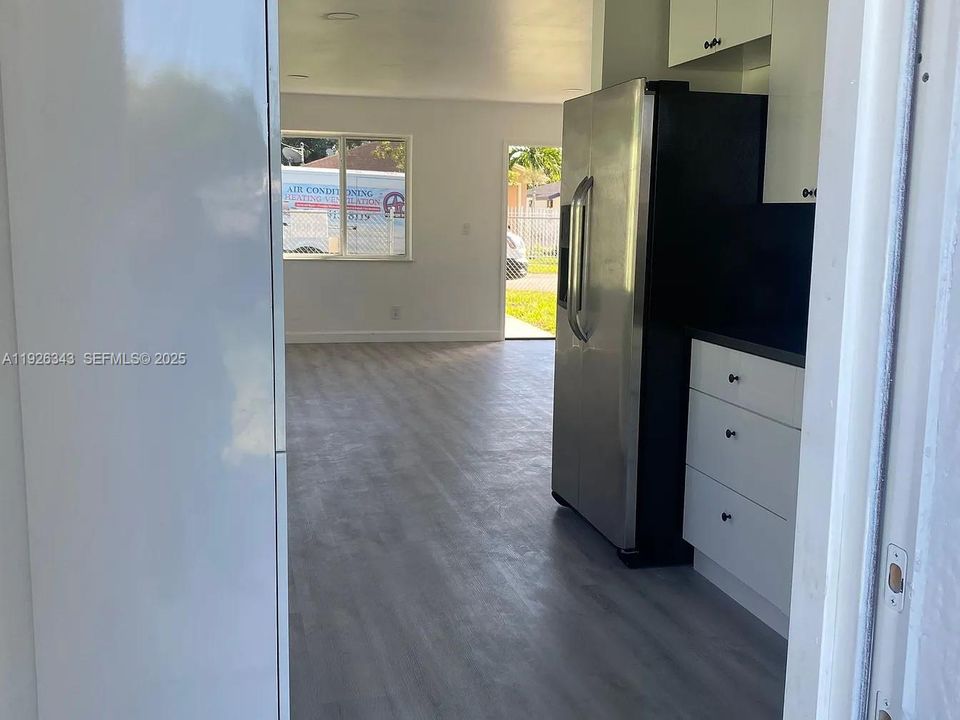 В аренду: $2,599 (3 спален, 1 ванн, 840 Квадратных фут)