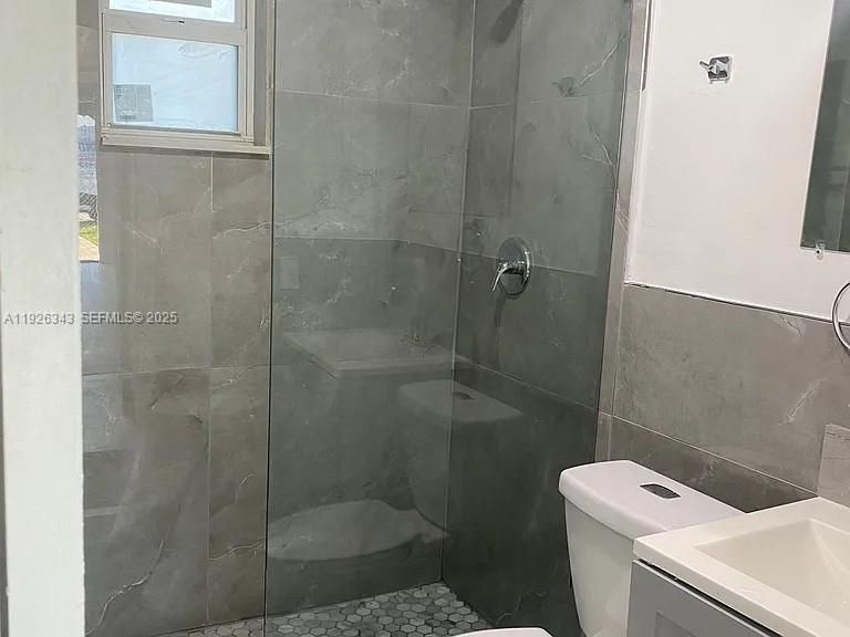 В аренду: $2,599 (3 спален, 1 ванн, 840 Квадратных фут)
