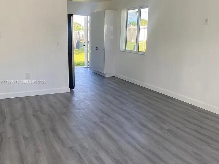 В аренду: $2,599 (3 спален, 1 ванн, 840 Квадратных фут)