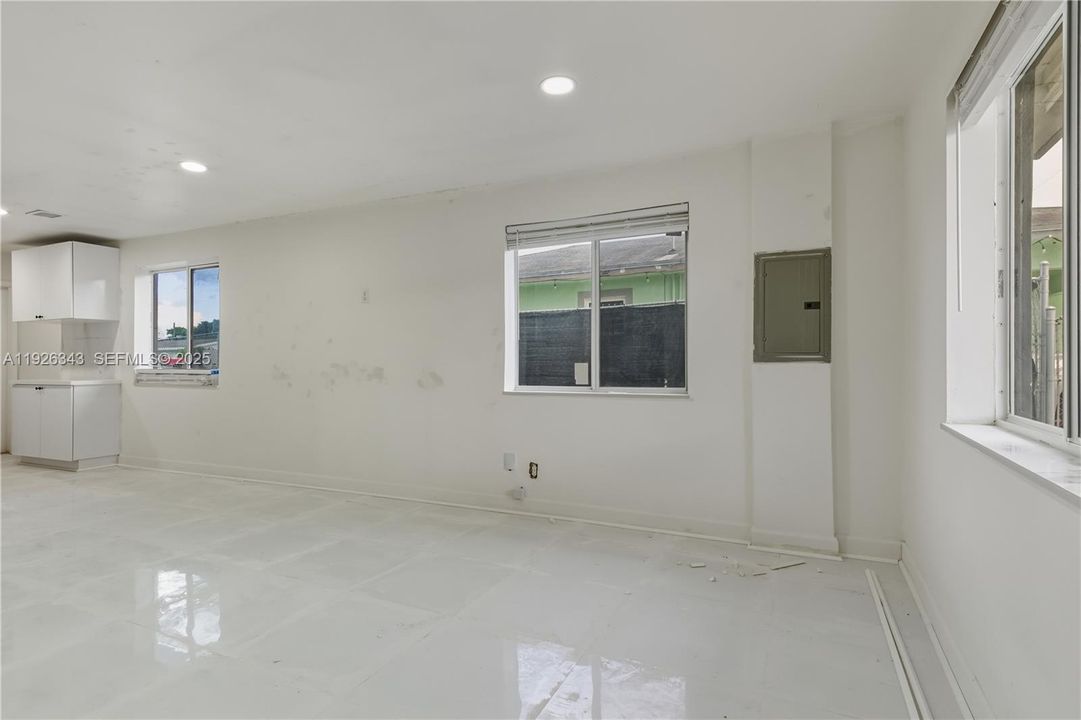 В аренду: $2,599 (3 спален, 1 ванн, 840 Квадратных фут)