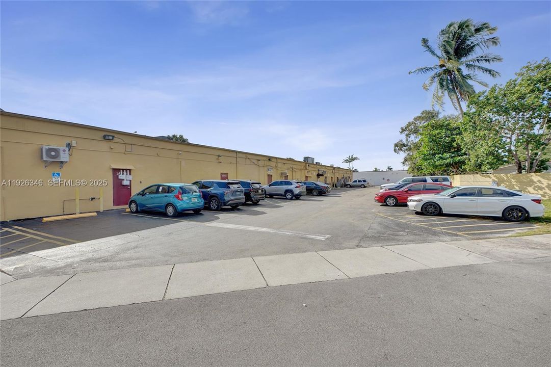 出租: $3,200 (0 贝兹, 0 浴室, 0 平方英尺)