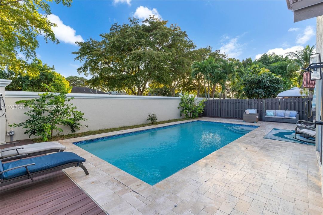 For Sale: $810,000 (4 beds, 2 baths, 1974 Square Feet)