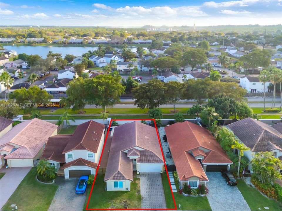 For Sale: $810,000 (4 beds, 2 baths, 1974 Square Feet)