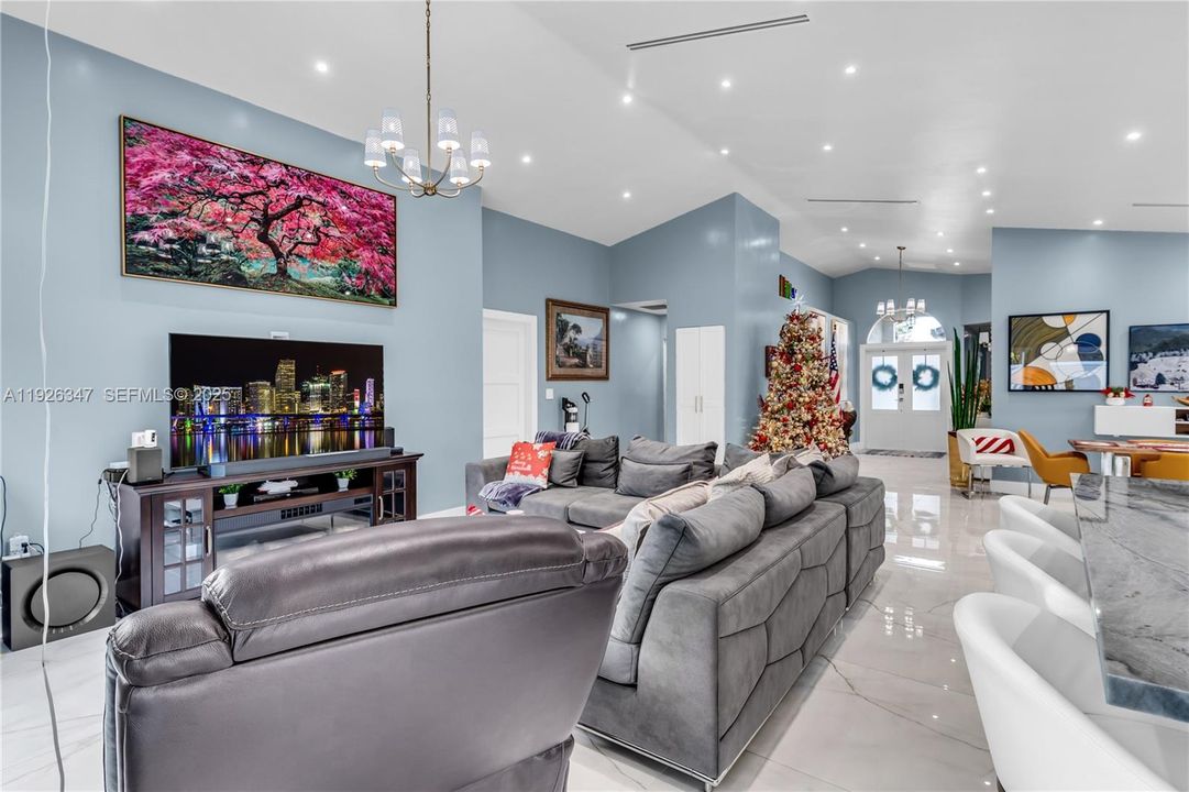 For Sale: $810,000 (4 beds, 2 baths, 1974 Square Feet)