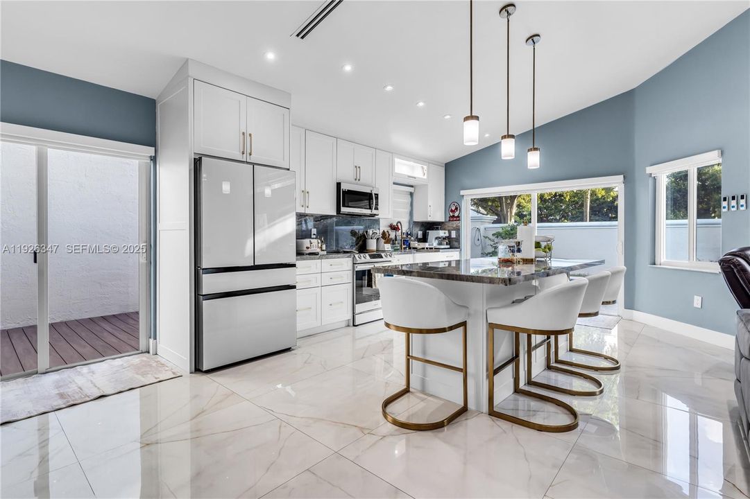 For Sale: $810,000 (4 beds, 2 baths, 1974 Square Feet)