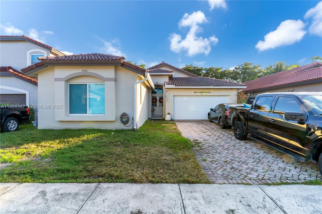 For Sale: $810,000 (4 beds, 2 baths, 1974 Square Feet)