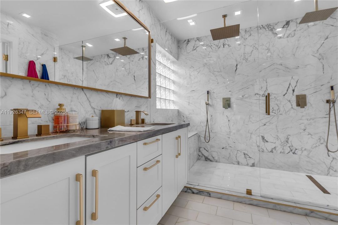 For Sale: $810,000 (4 beds, 2 baths, 1974 Square Feet)