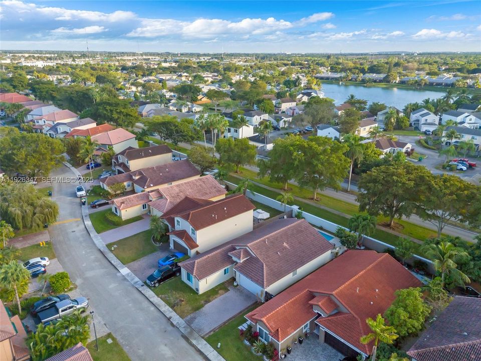 For Sale: $810,000 (4 beds, 2 baths, 1974 Square Feet)
