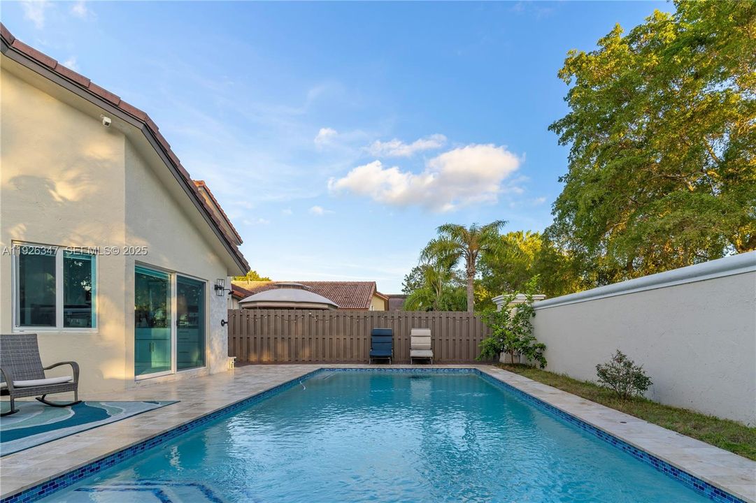 For Sale: $810,000 (4 beds, 2 baths, 1974 Square Feet)