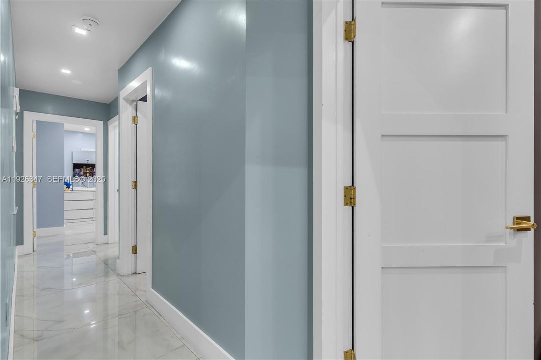 For Sale: $810,000 (4 beds, 2 baths, 1974 Square Feet)