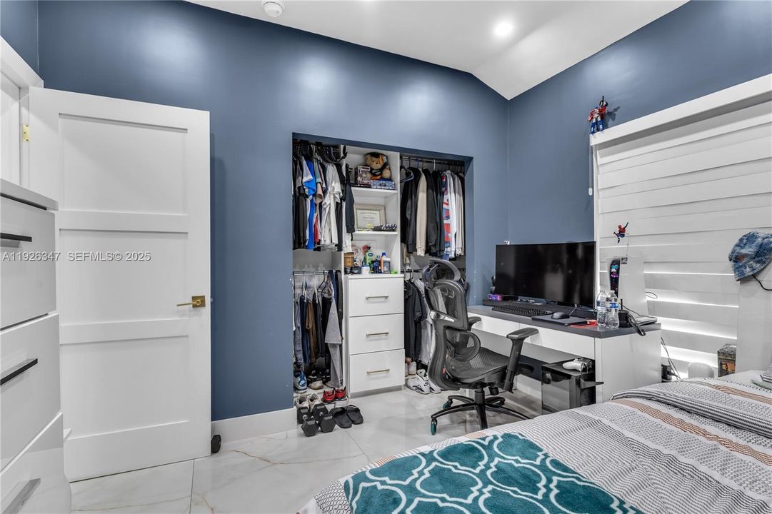 For Sale: $810,000 (4 beds, 2 baths, 1974 Square Feet)