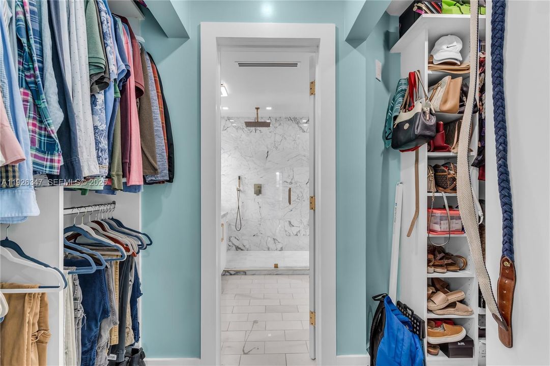 For Sale: $810,000 (4 beds, 2 baths, 1974 Square Feet)