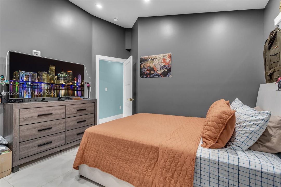 For Sale: $810,000 (4 beds, 2 baths, 1974 Square Feet)