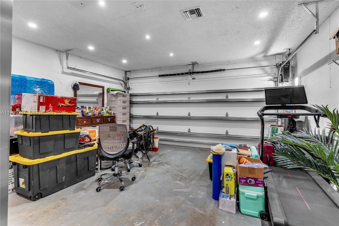 For Sale: $810,000 (4 beds, 2 baths, 1974 Square Feet)