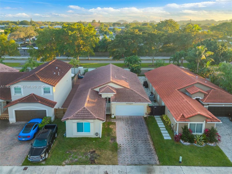 For Sale: $810,000 (4 beds, 2 baths, 1974 Square Feet)