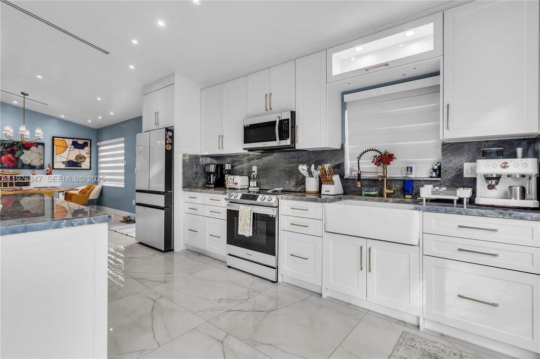 For Sale: $810,000 (4 beds, 2 baths, 1974 Square Feet)