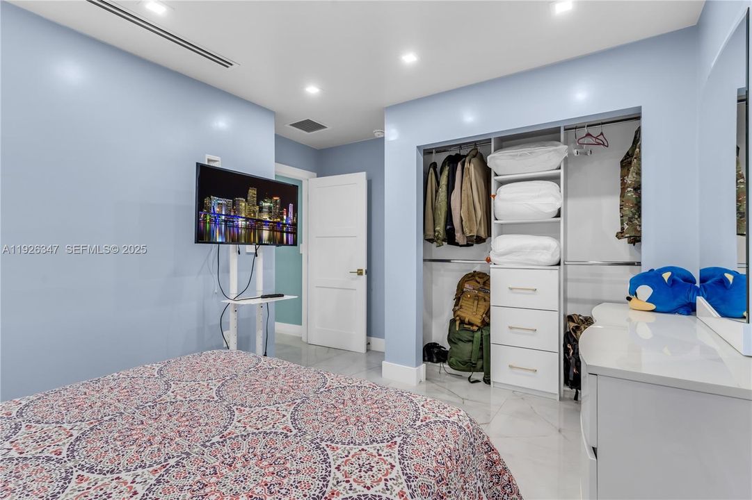 For Sale: $810,000 (4 beds, 2 baths, 1974 Square Feet)