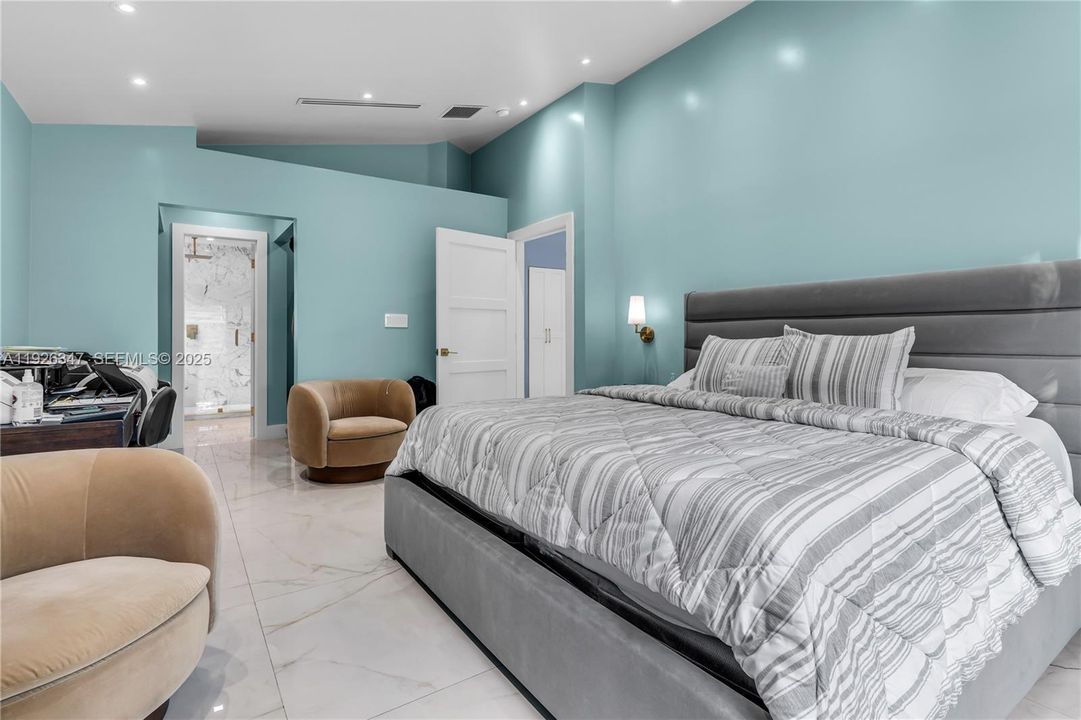 For Sale: $810,000 (4 beds, 2 baths, 1974 Square Feet)