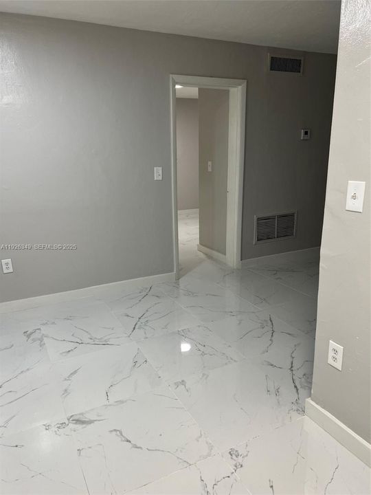 For Sale: $249,900 (1 beds, 1 baths, 623 Square Feet)