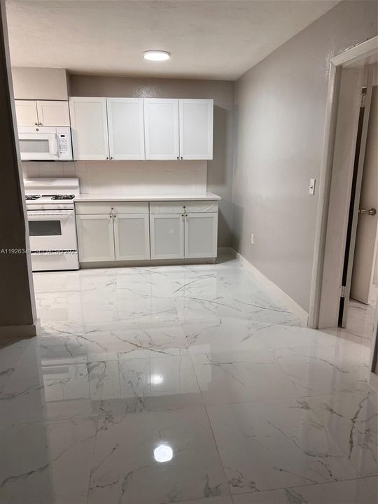 For Sale: $249,900 (1 beds, 1 baths, 623 Square Feet)