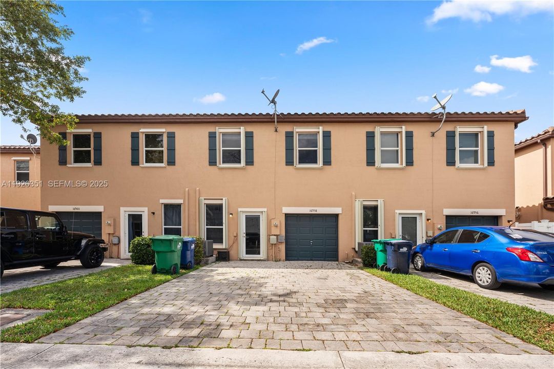 En Venta: $540,000 (4 camas, 2 baños, 1876 Pies cuadrados)