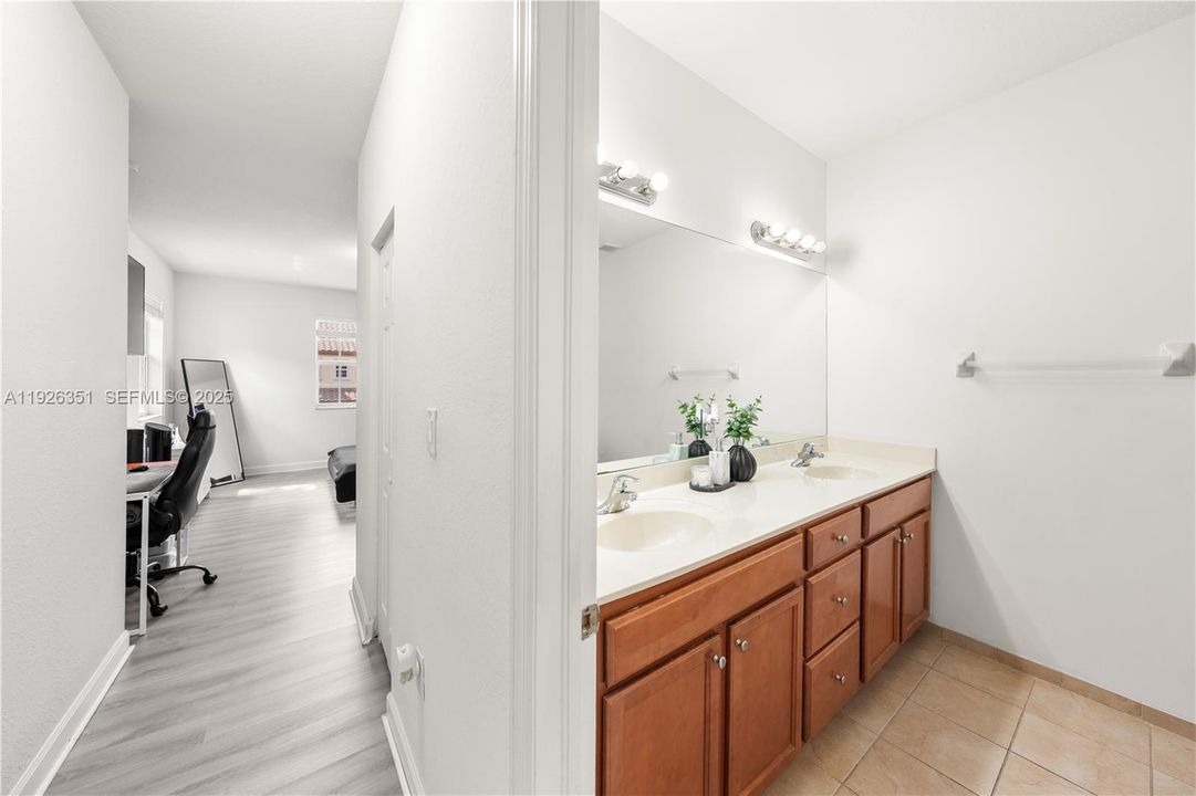 En Venta: $540,000 (4 camas, 2 baños, 1876 Pies cuadrados)