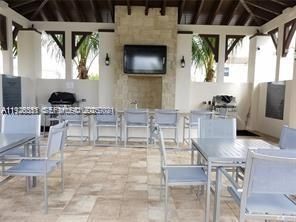 En Venta: $540,000 (4 camas, 2 baños, 1876 Pies cuadrados)