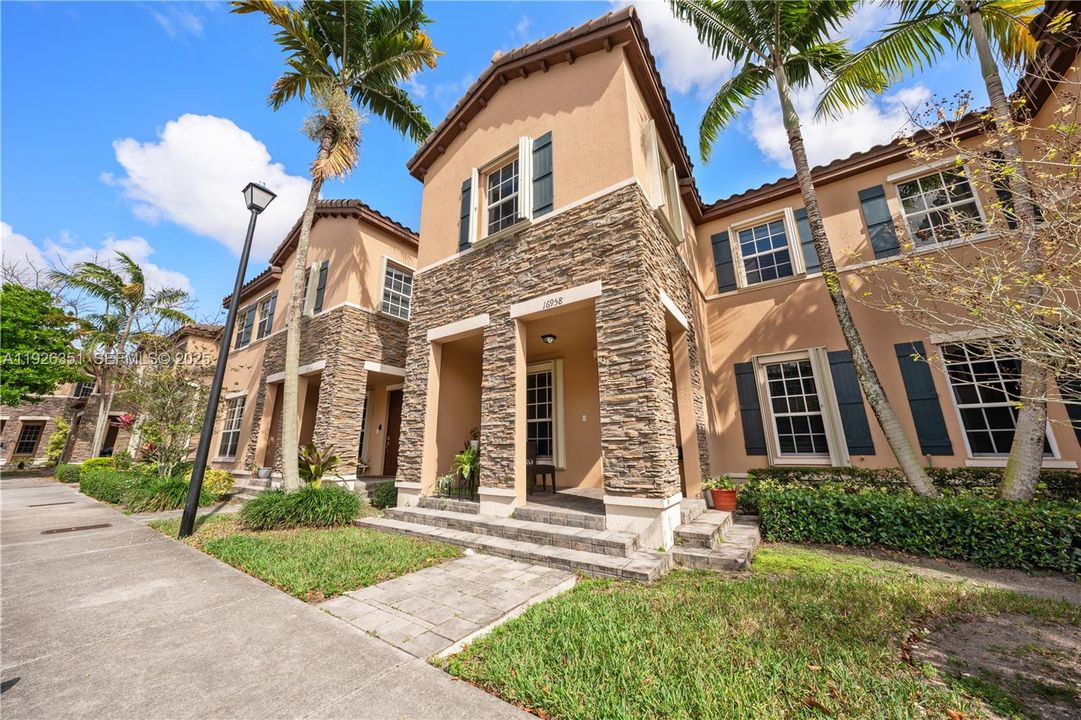 En Venta: $540,000 (4 camas, 2 baños, 1876 Pies cuadrados)