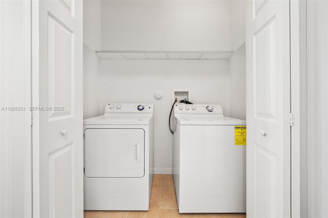 En Venta: $540,000 (4 camas, 2 baños, 1876 Pies cuadrados)