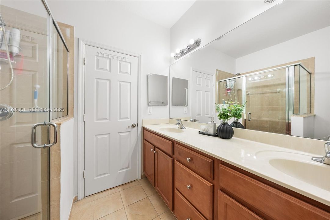 En Venta: $540,000 (4 camas, 2 baños, 1876 Pies cuadrados)