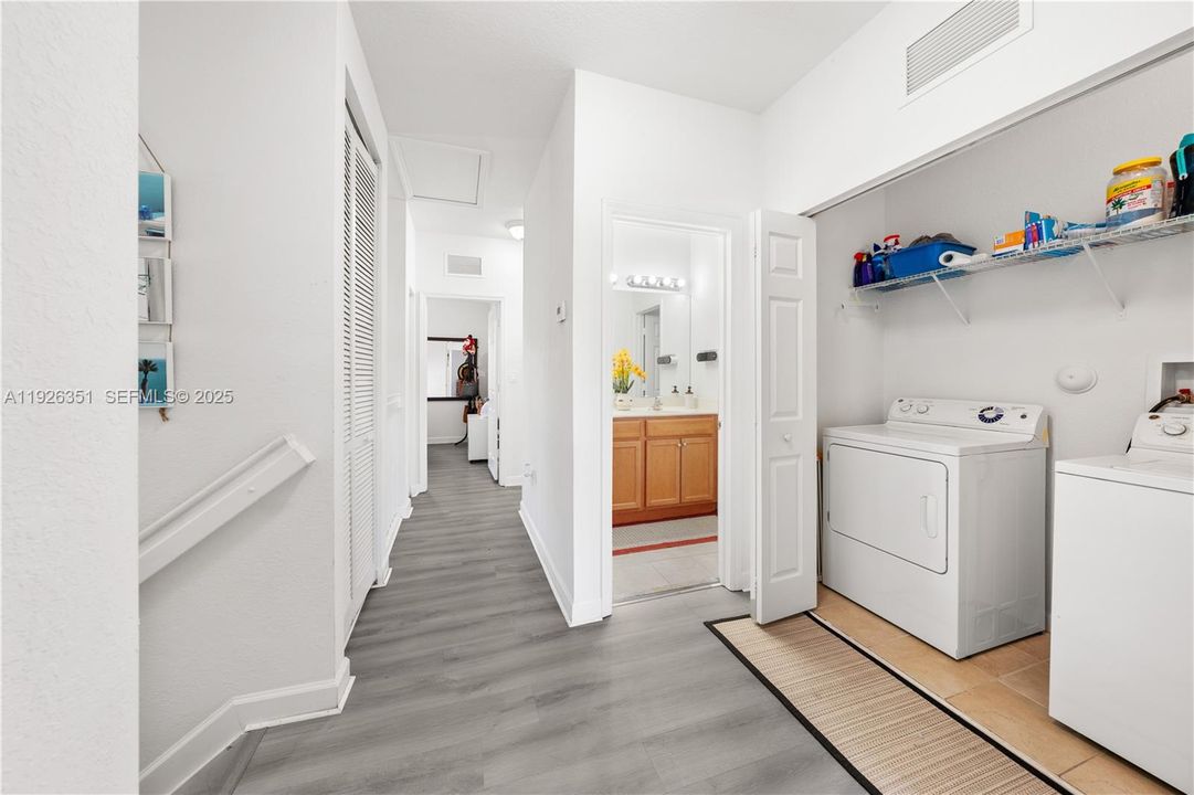 En Venta: $540,000 (4 camas, 2 baños, 1876 Pies cuadrados)