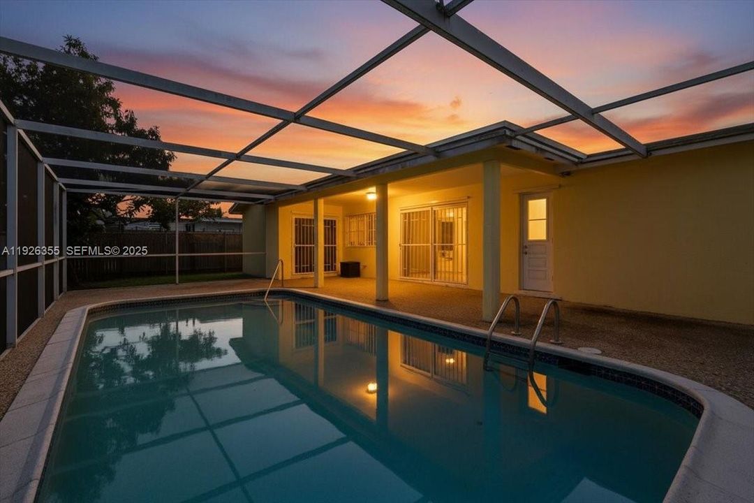 En Venta: $530,000 (3 camas, 2 baños, 1600 Pies cuadrados)