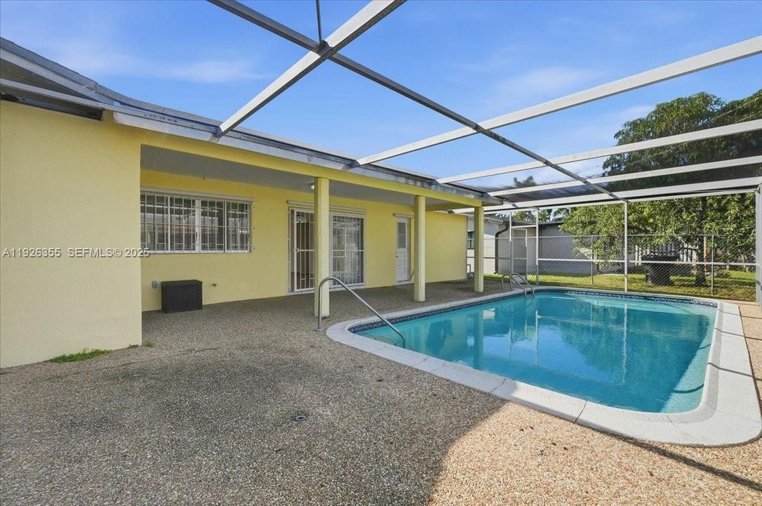 En Venta: $530,000 (3 camas, 2 baños, 1600 Pies cuadrados)