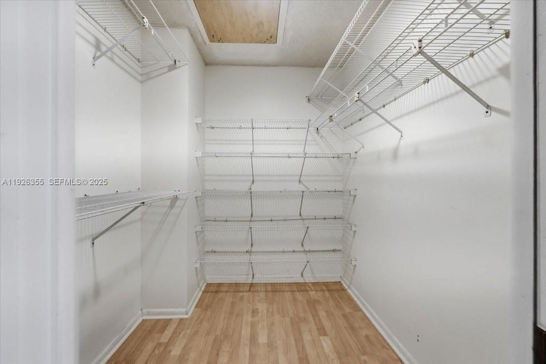 En Venta: $530,000 (3 camas, 2 baños, 1600 Pies cuadrados)