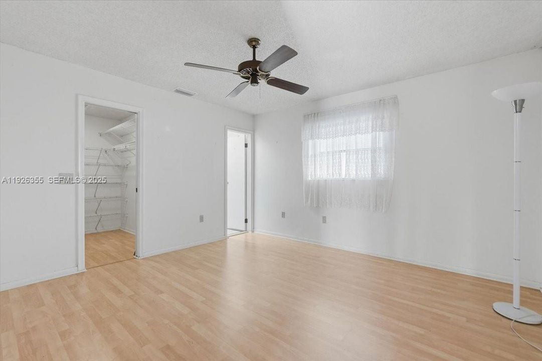 En Venta: $530,000 (3 camas, 2 baños, 1600 Pies cuadrados)