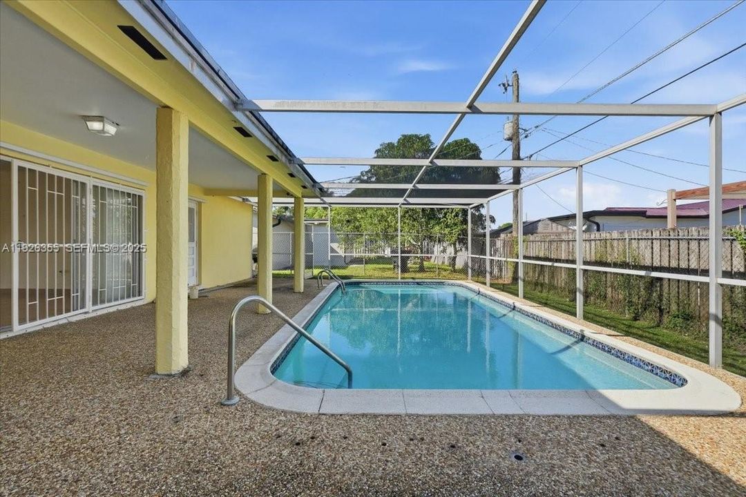 En Venta: $530,000 (3 camas, 2 baños, 1600 Pies cuadrados)