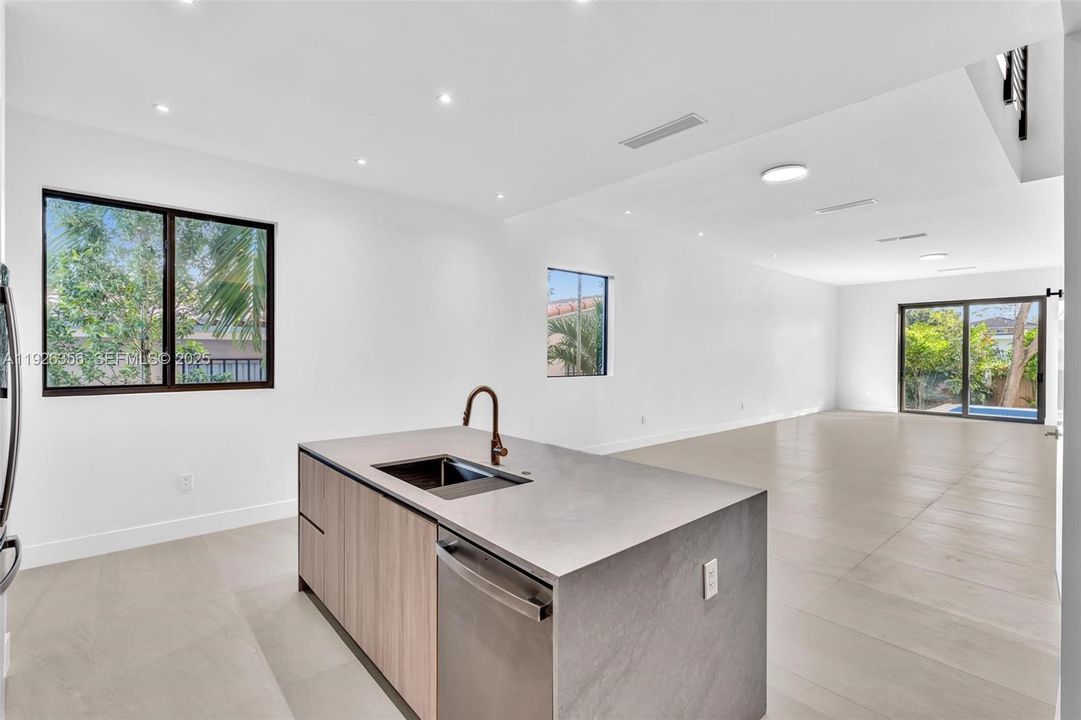 На продажу: $1,595,000 (4 спален, 4 ванн, 2671 Квадратных фут)