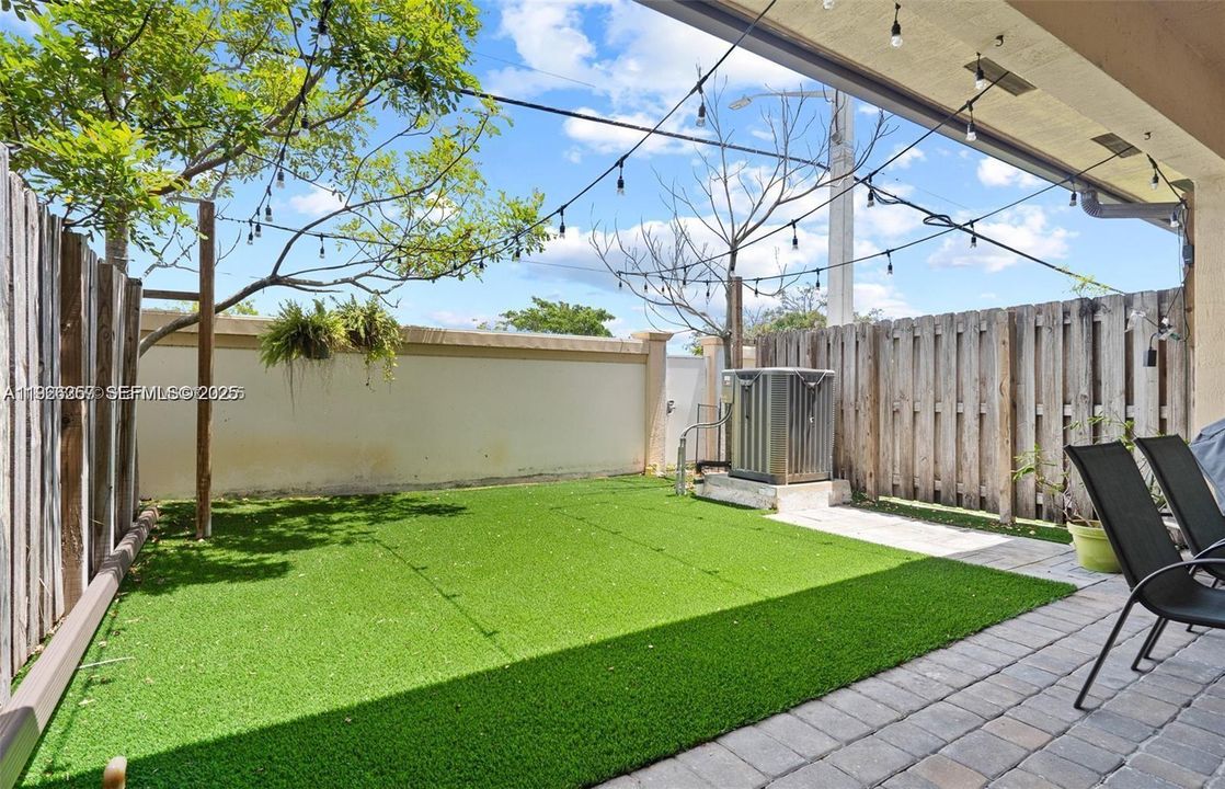 For Sale: $550,000 (3 beds, 2 baths, 2054 Square Feet)