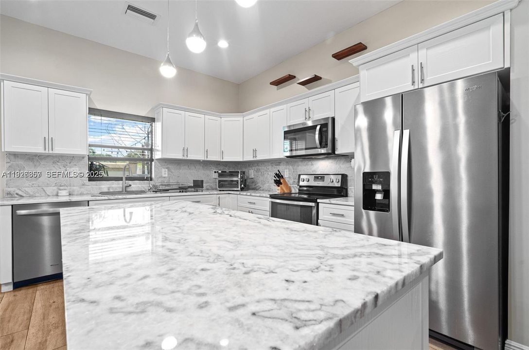 For Sale: $550,000 (3 beds, 2 baths, 2054 Square Feet)