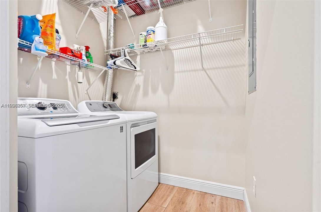 For Sale: $550,000 (3 beds, 2 baths, 2054 Square Feet)