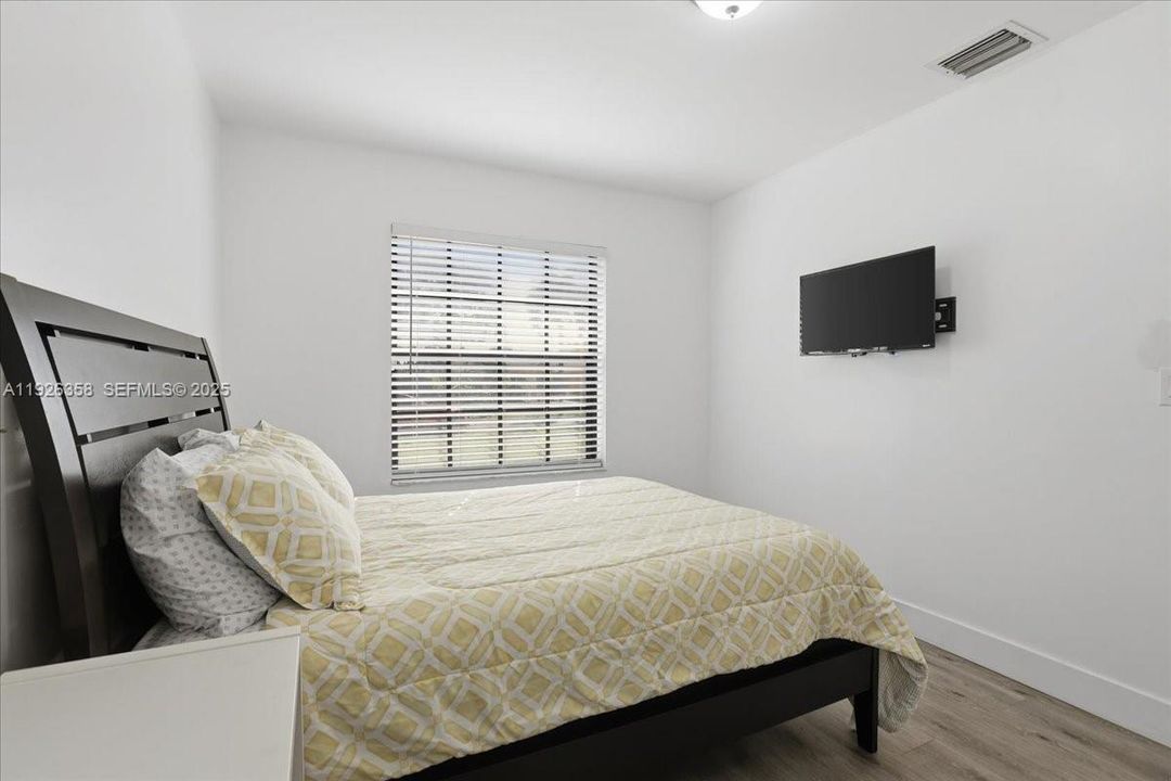 For Sale: $599,000 (3 beds, 2 baths, 1693 Square Feet)